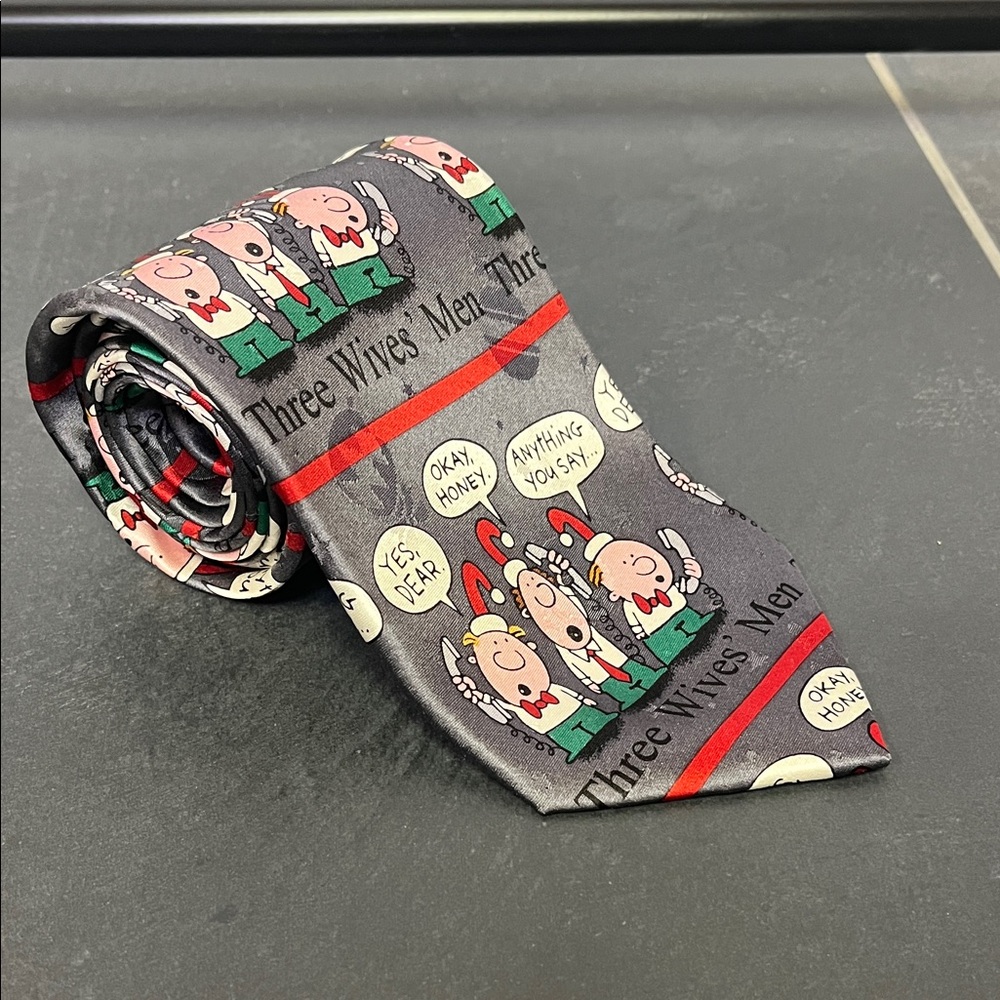 John Ashford Cartoon gimmick funny Christmas Tie 100% silk Gray and Red